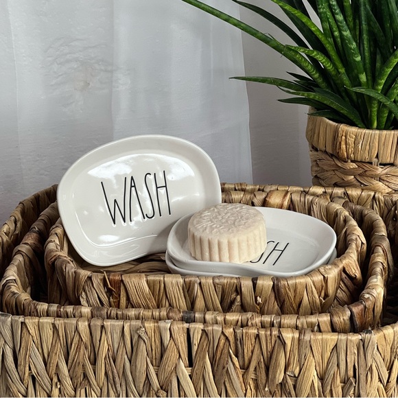 💟 Rae Dunn | WASH | White Ceramic Soap Dish - Picture 2 of 2